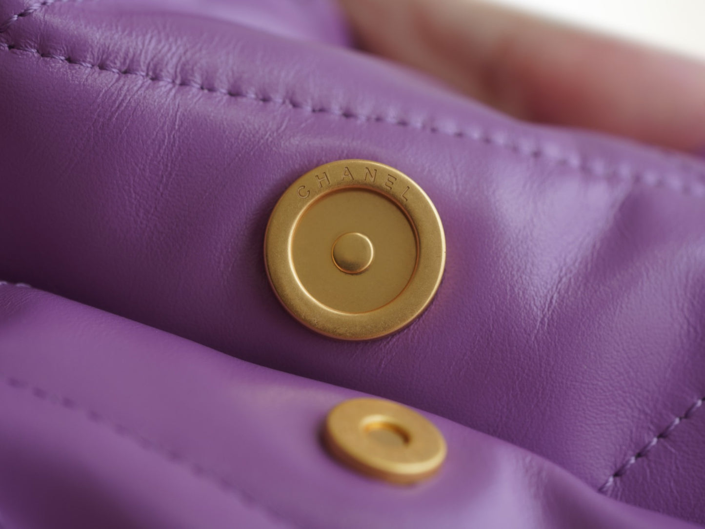 CC 22 SMALL HANDBAG