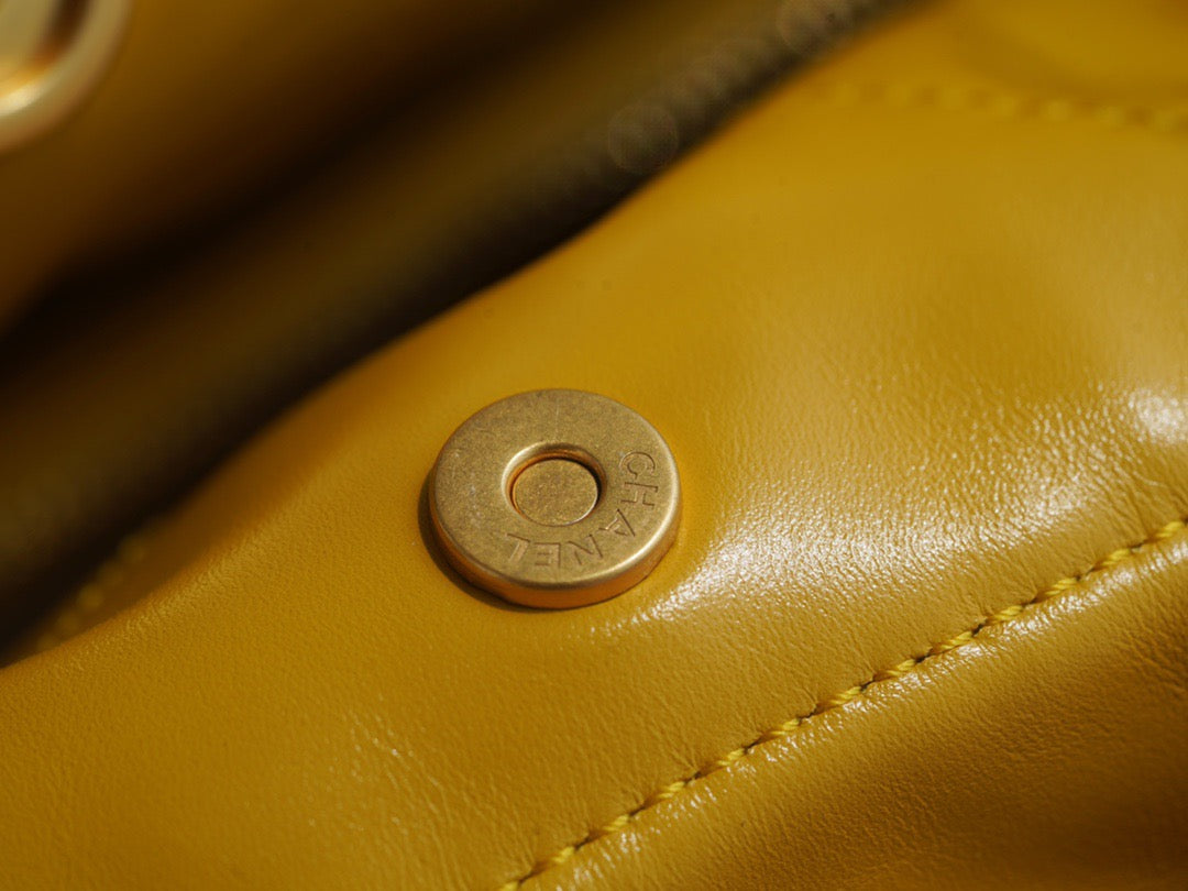 CC 22 SMALL HANDBAG
