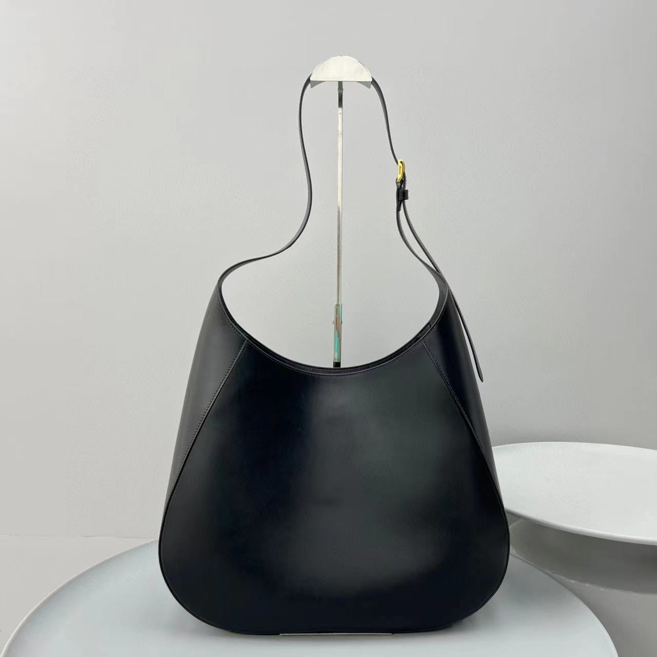 PD Large leather shoulder bag with topstitching