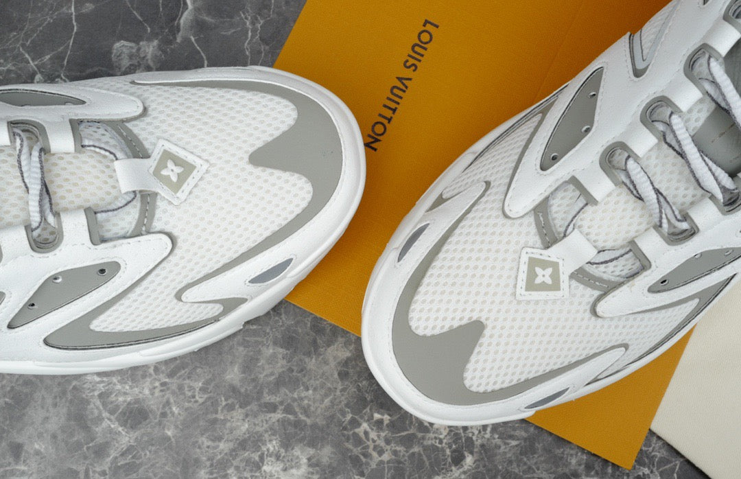 LOU RUNNER TATIC