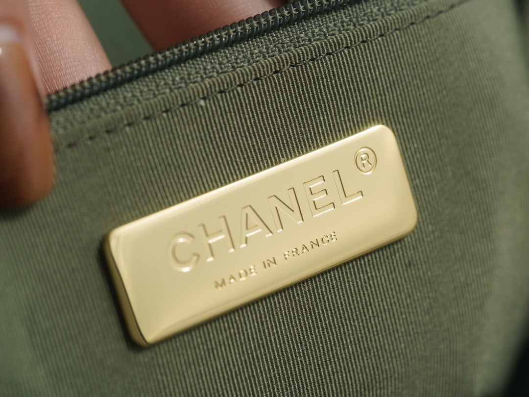 CC 19 LARGE HANDBAG