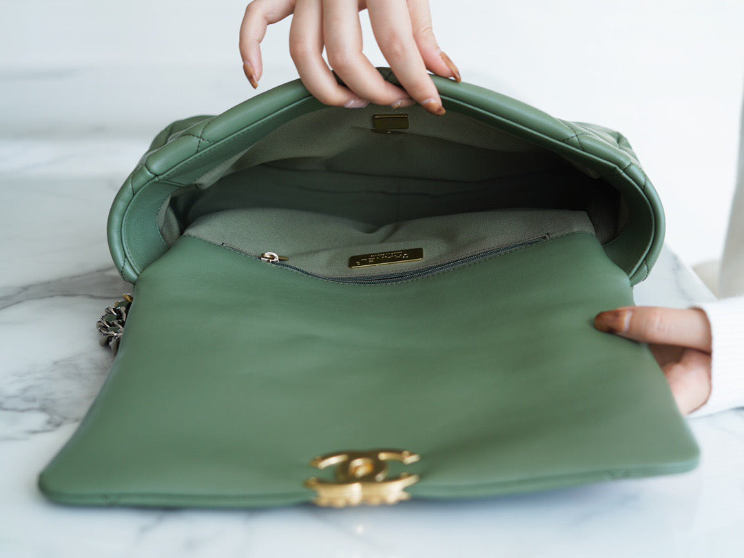CC 19 LARGE HANDBAG