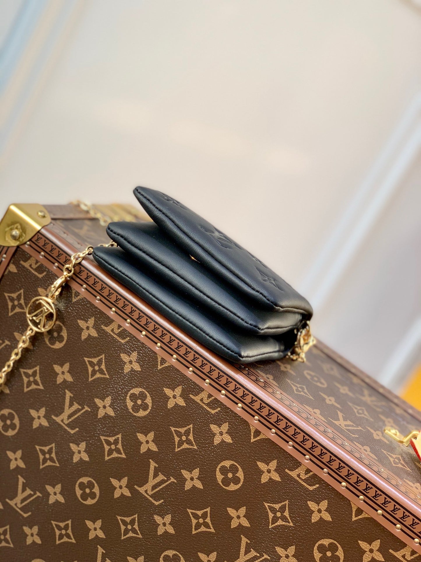 LOU BELTBAG COUSSIN