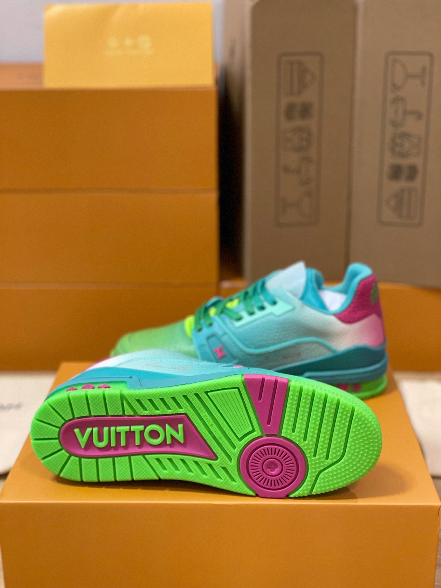 LOU TRAINERS