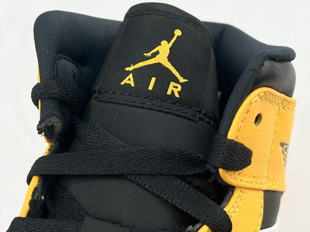 JORDAN 1 MID UNIVERSITY GOLD