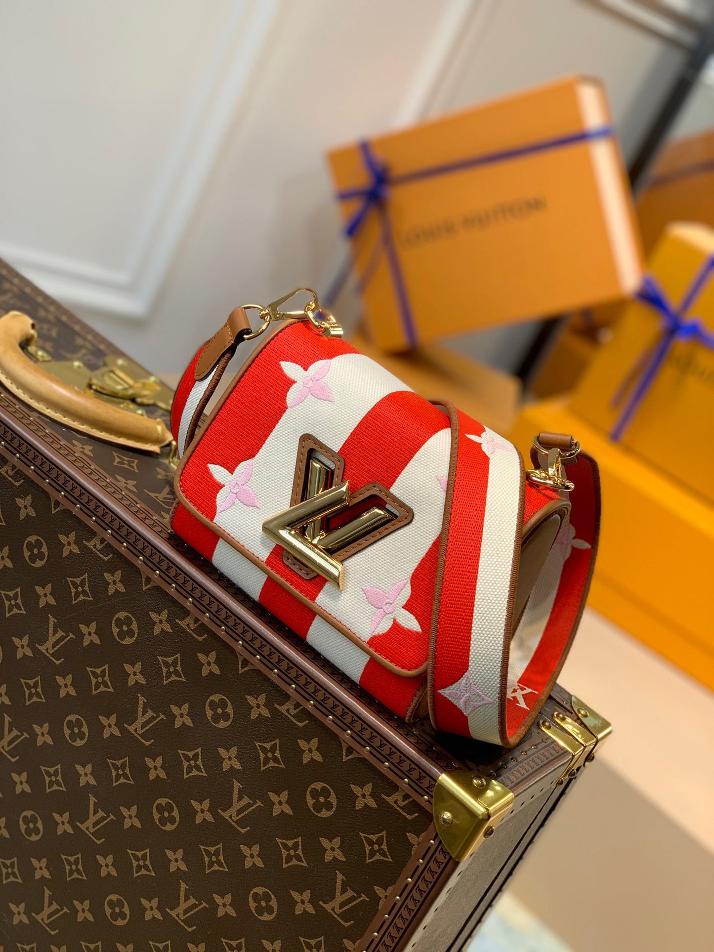LOU TWIST MM BAG
