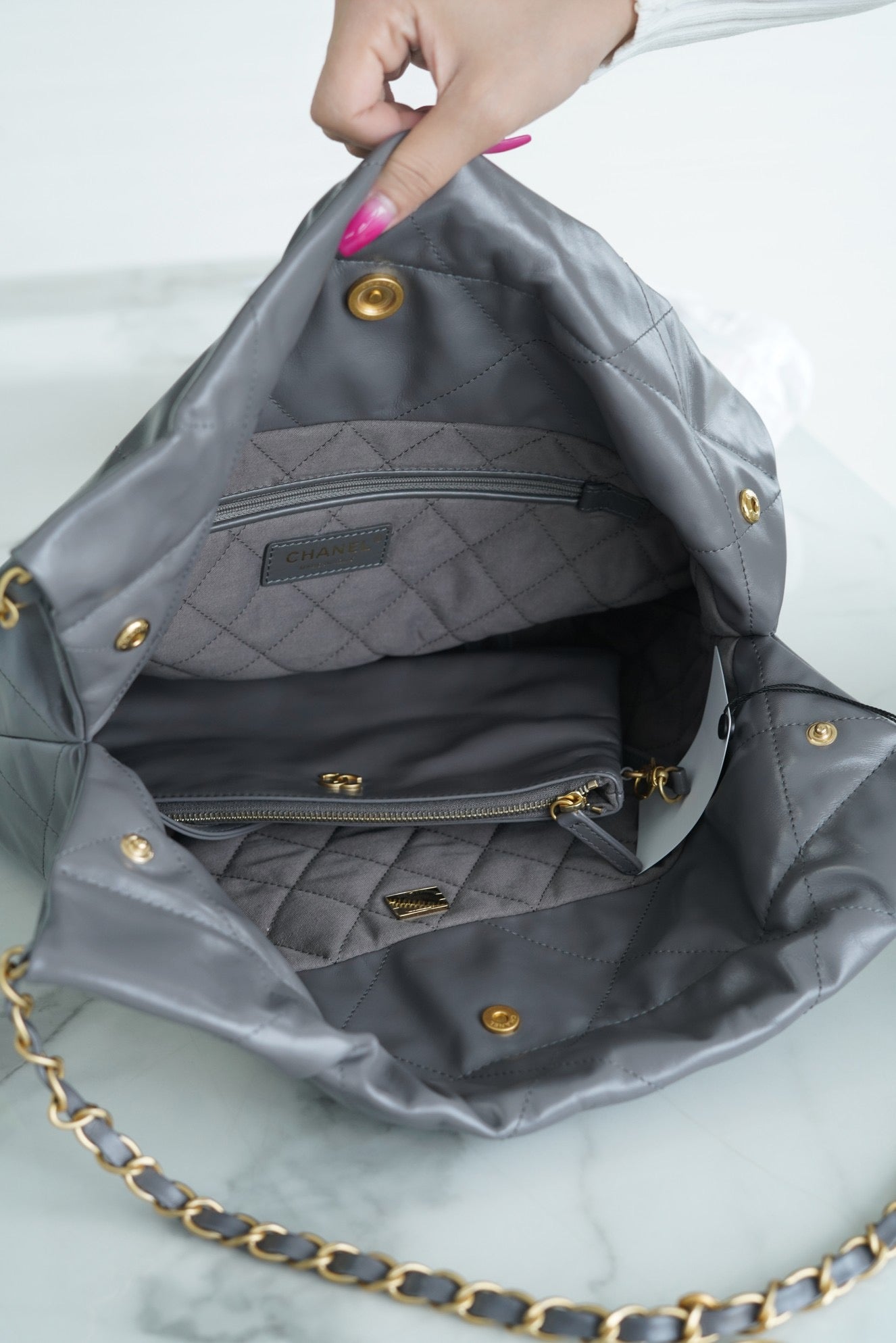 CC 22 SMALL HANDBAG
