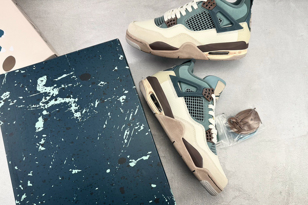 NIKE JORDAN 4 RETRO