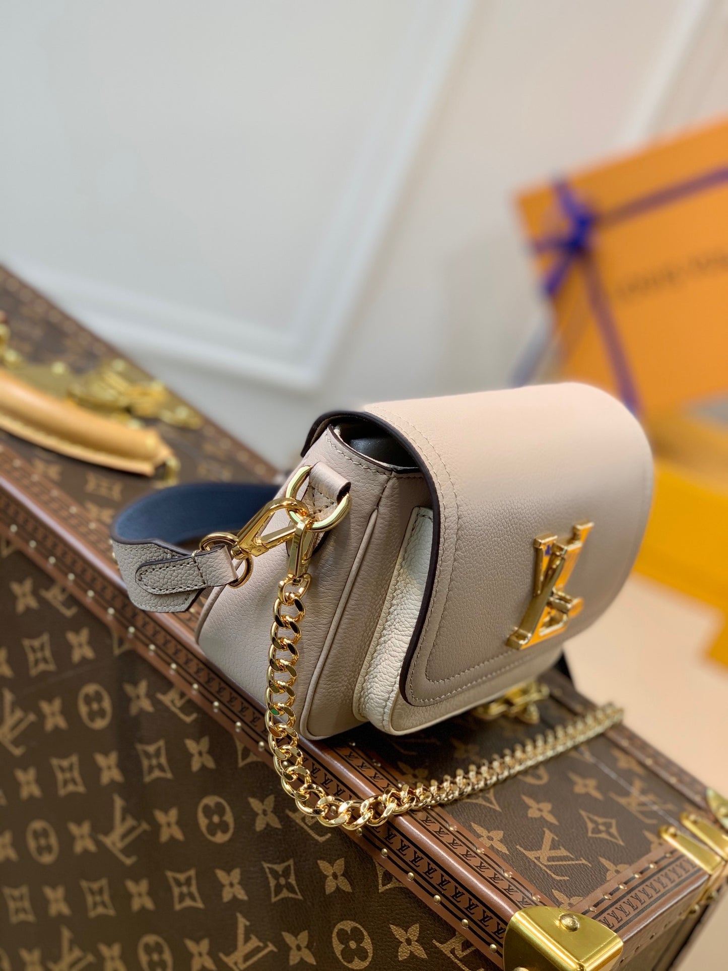 LOU LOCKME TENDER BAG