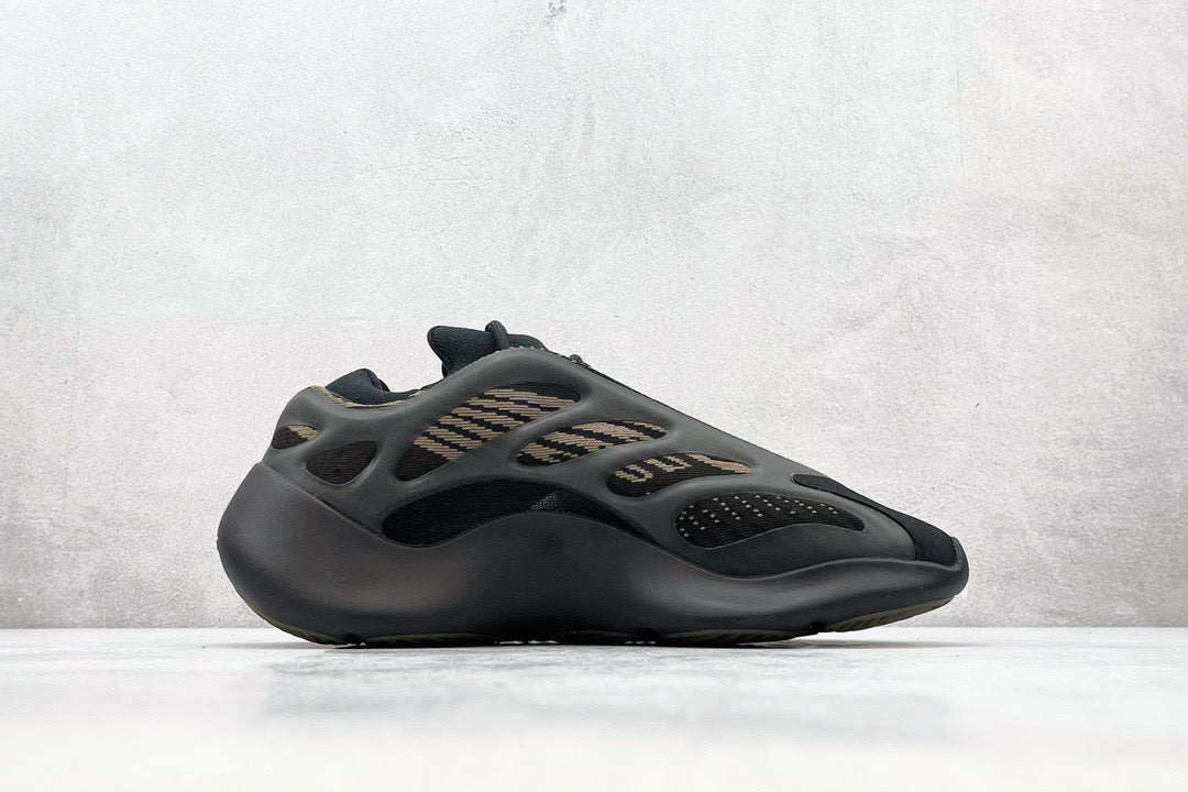 YEEZY 700 V3 CLAY BROWN
