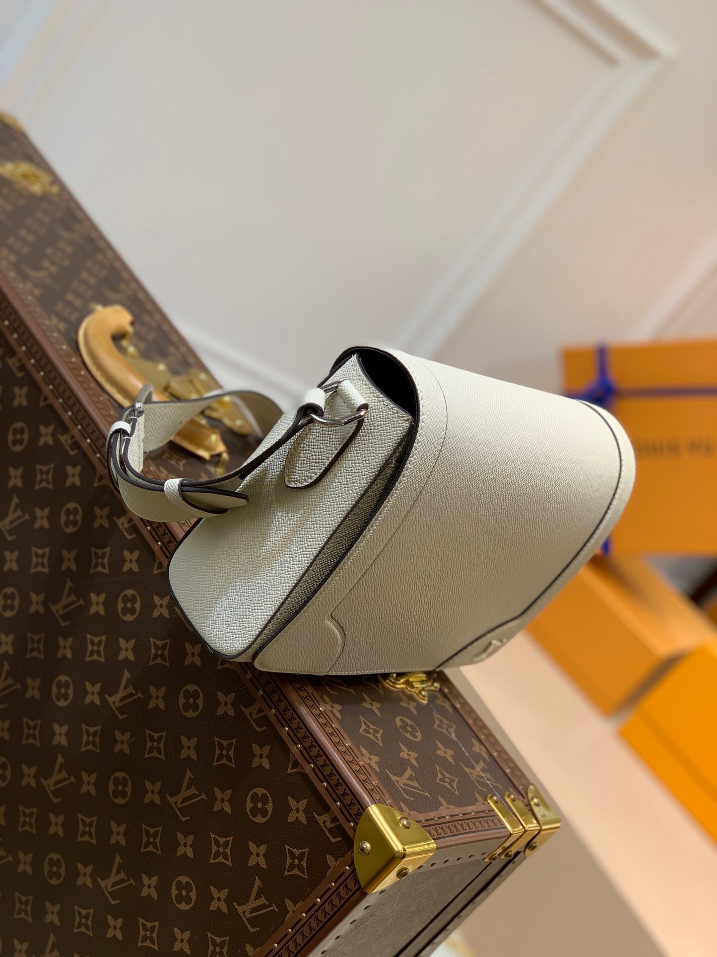 LOU NEW FLAP MESSENGER BAG