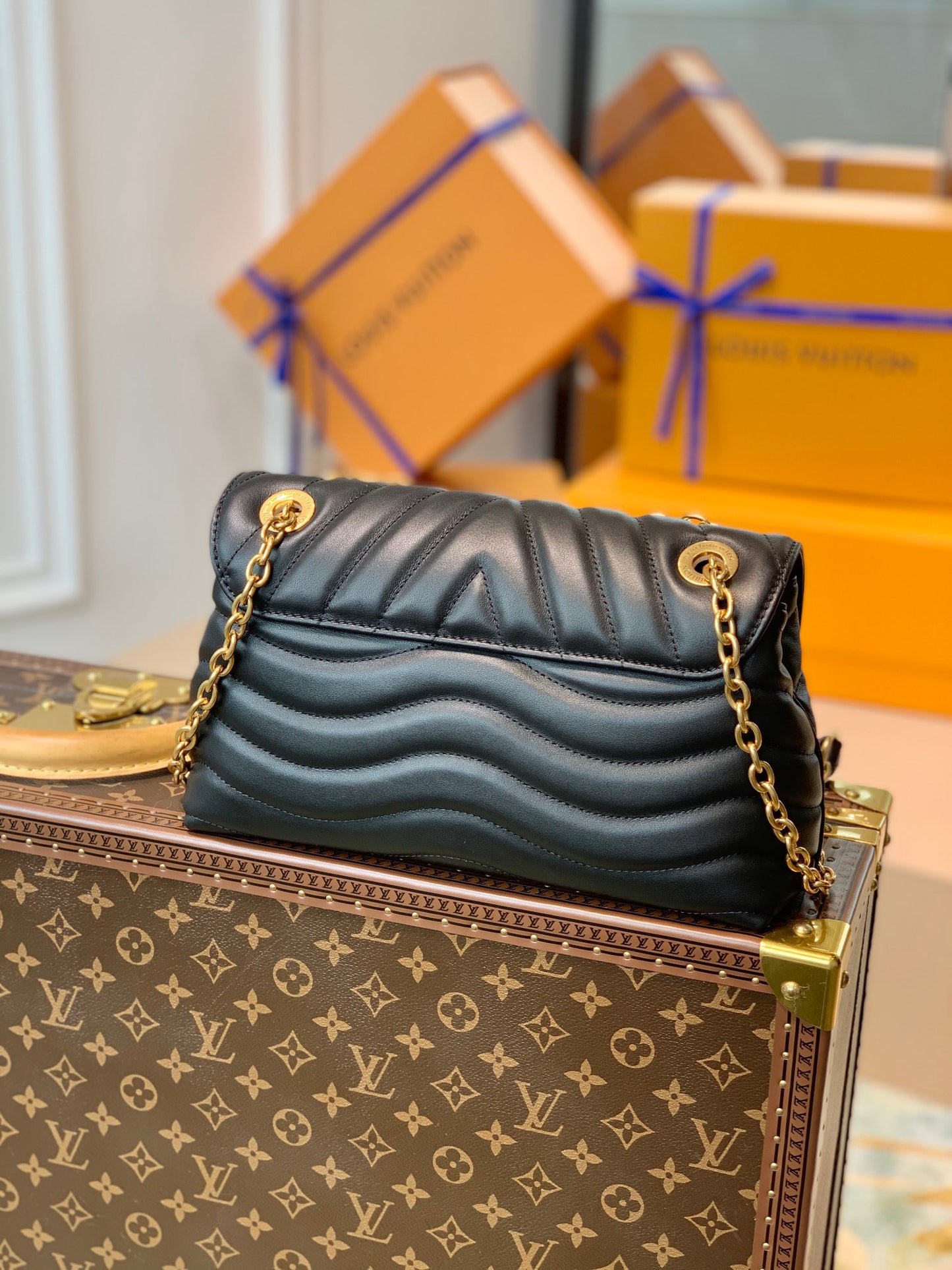LOU NEW WAVE CHAIN BAG
