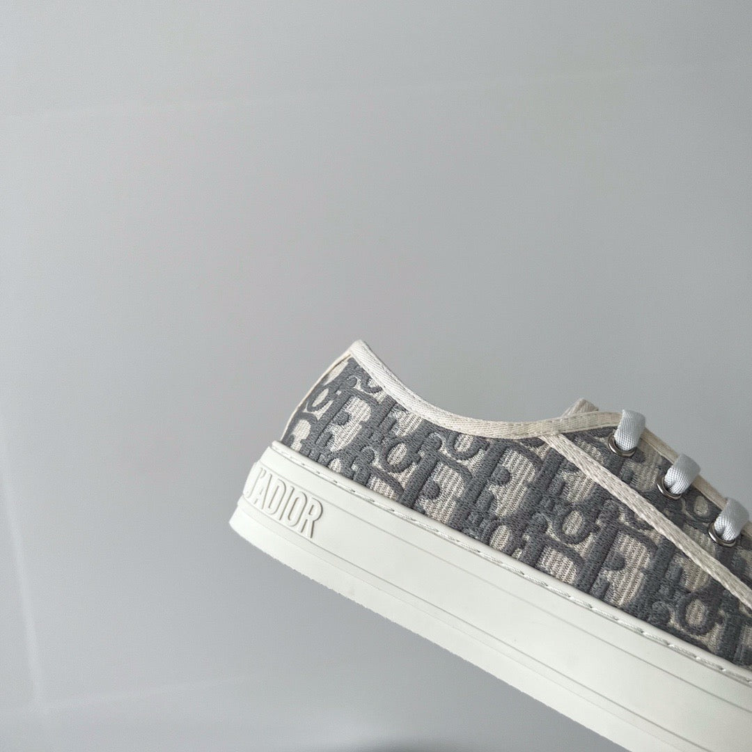 CD WALKN SNEAKER
