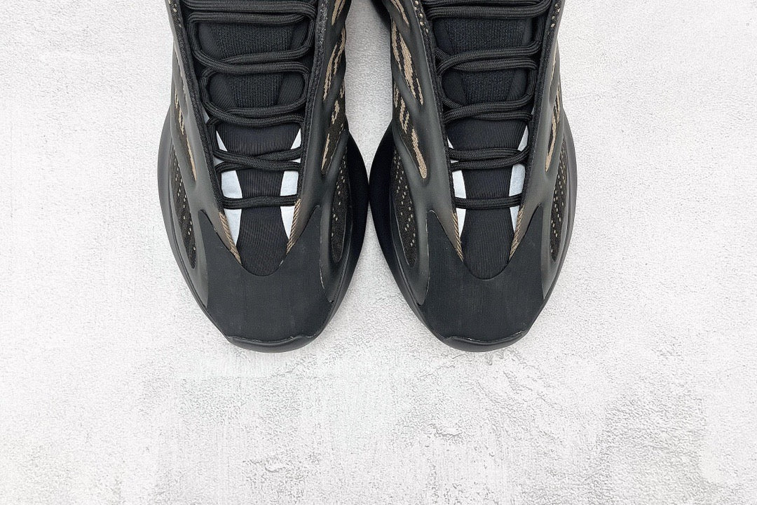 YEEZY 700 V3 CLAY BROWN