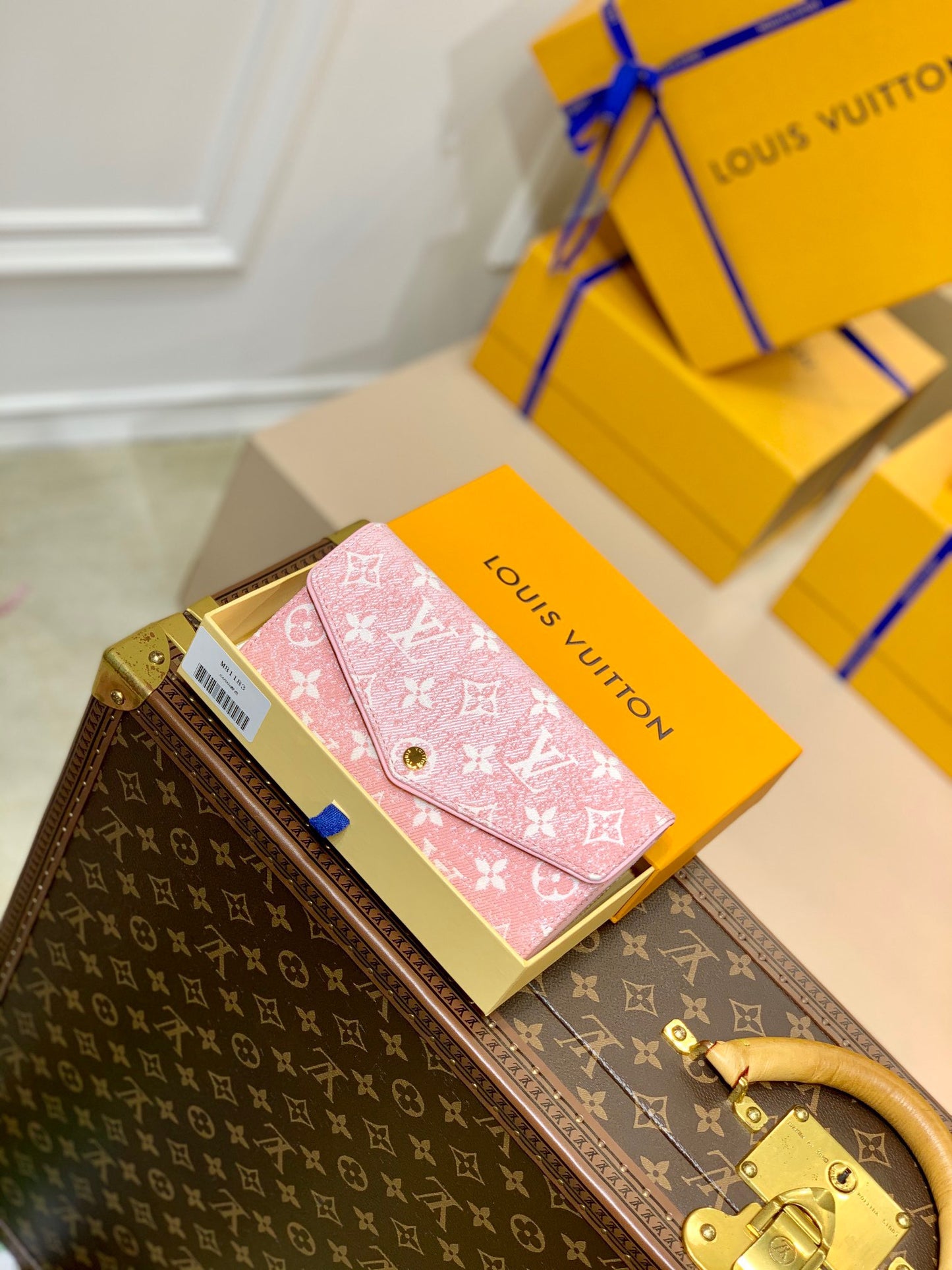 LOU SARAH WALLET