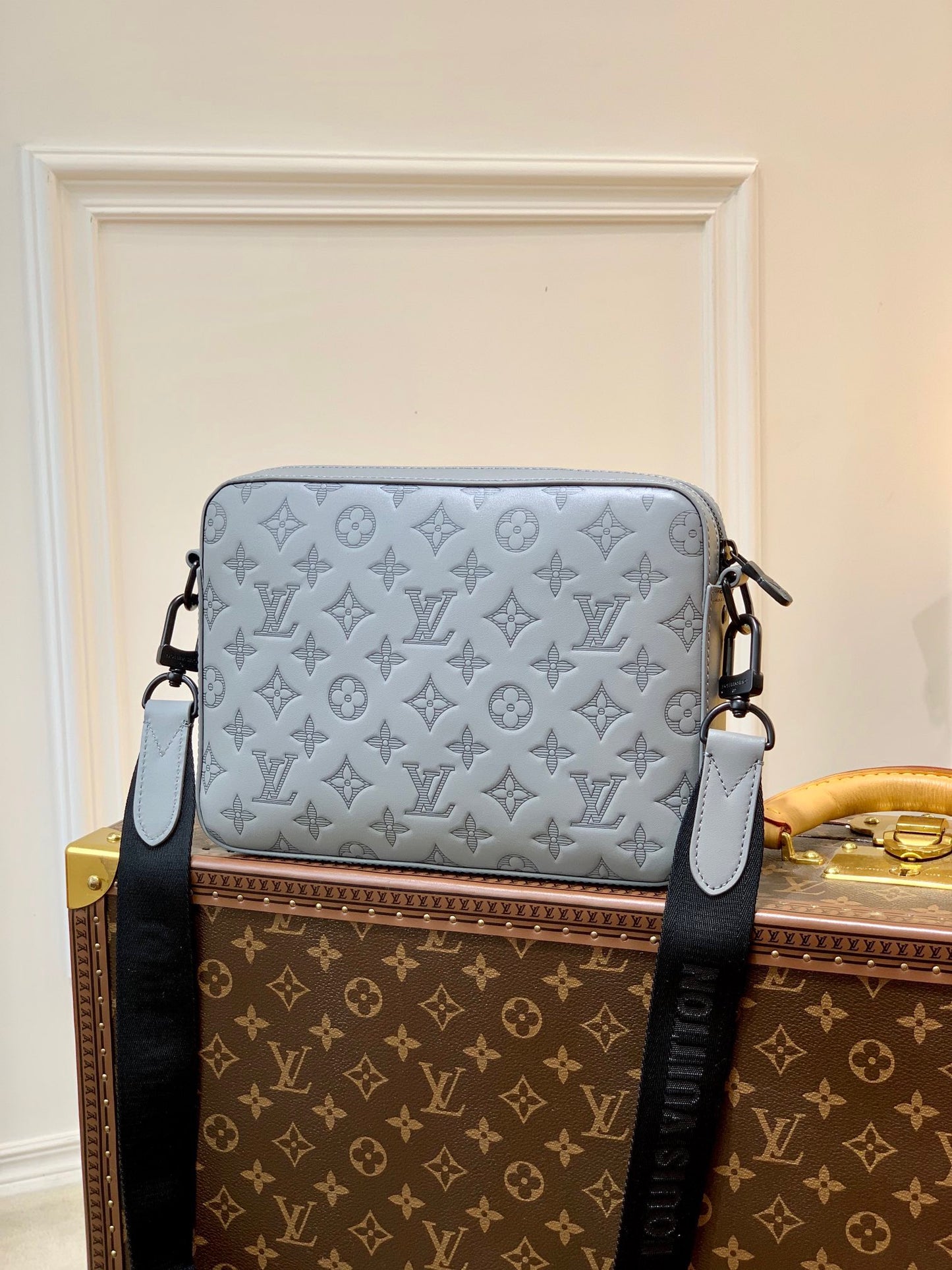 LOU DUO MESSENGER BAG