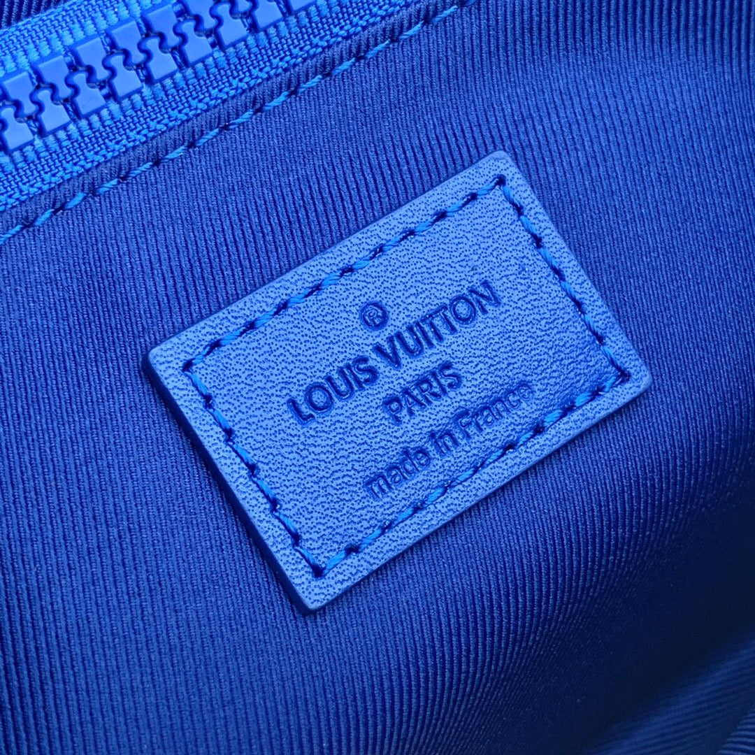 LOU S LOCK SLING BAG