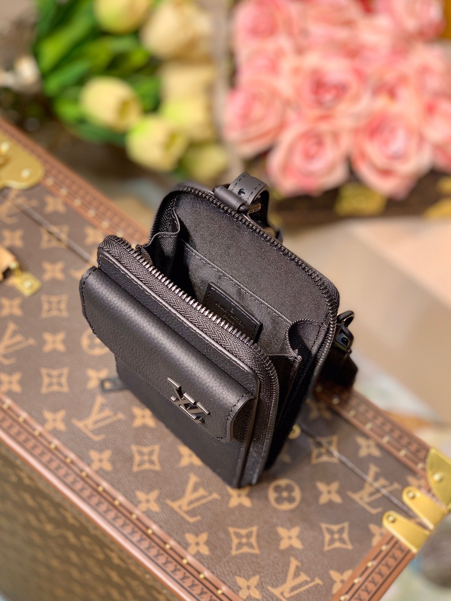 LOU AEROGRAM PHONE POUCH