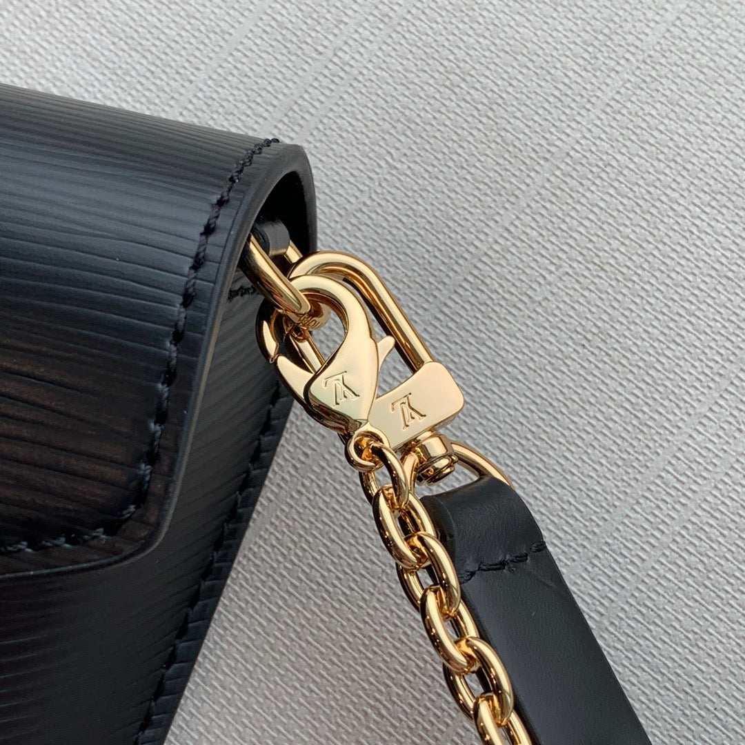 LOU PADLOCK ON STRAP BAG