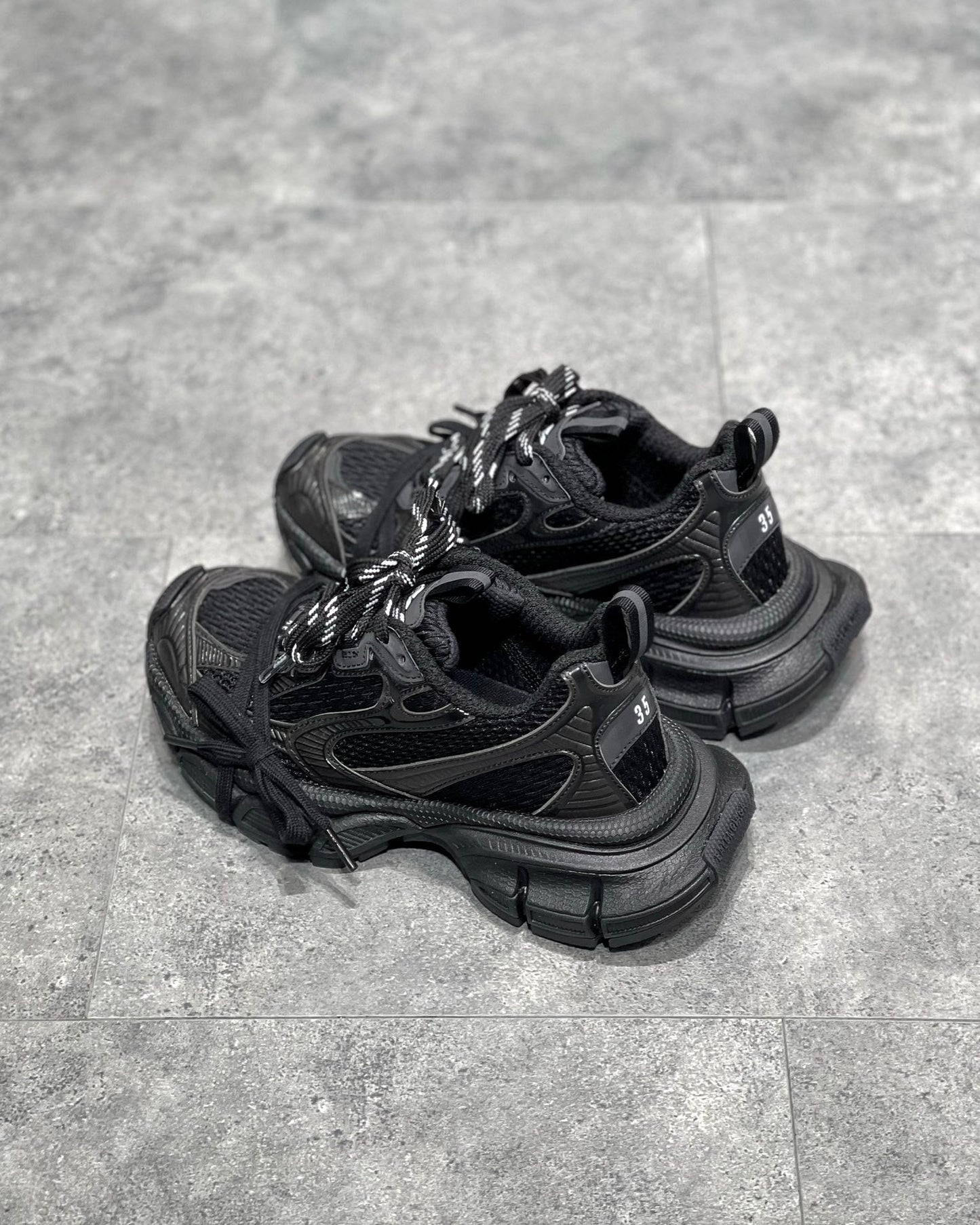 BAL 3XL TRAINERS