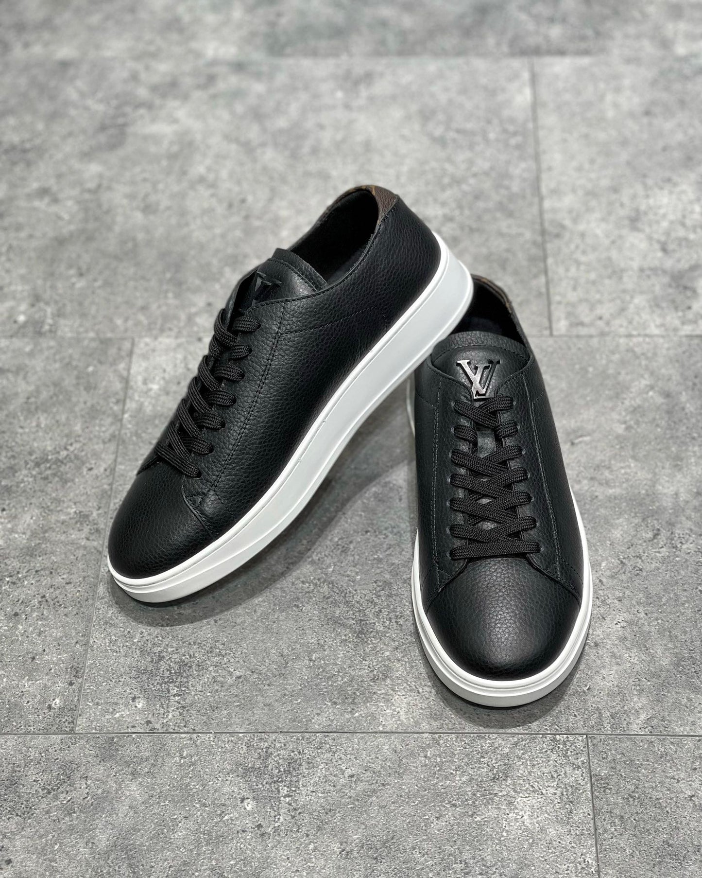 LOU RESORT TRAINERS