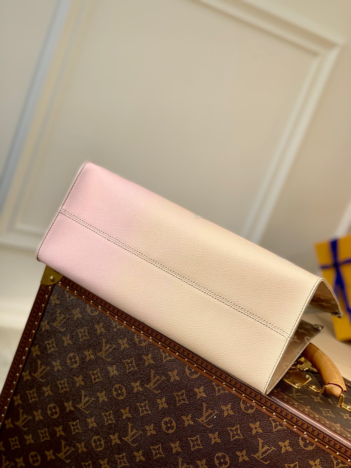 LOU ONTHEGO PM TOTE BAG