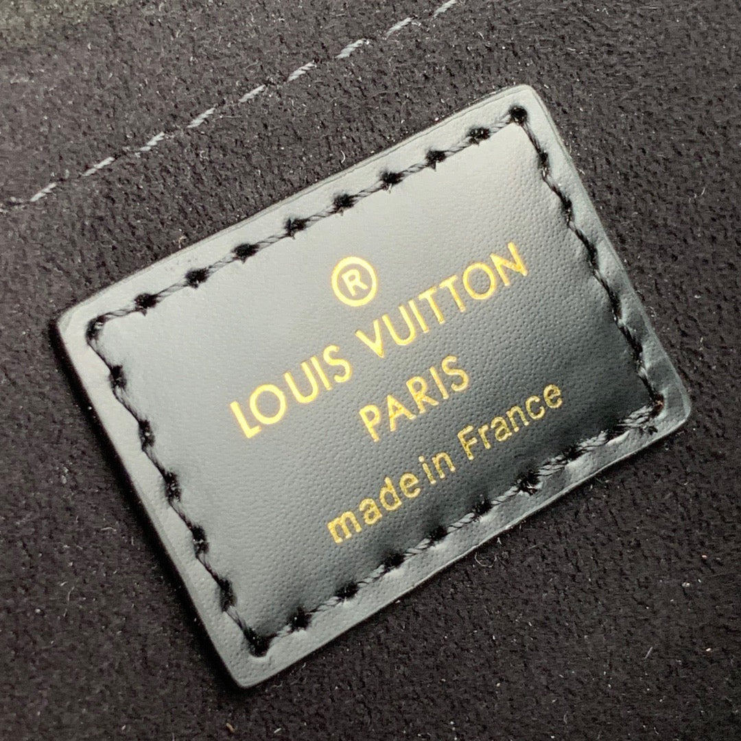 LOU PADLOCK ON STRAP BAG