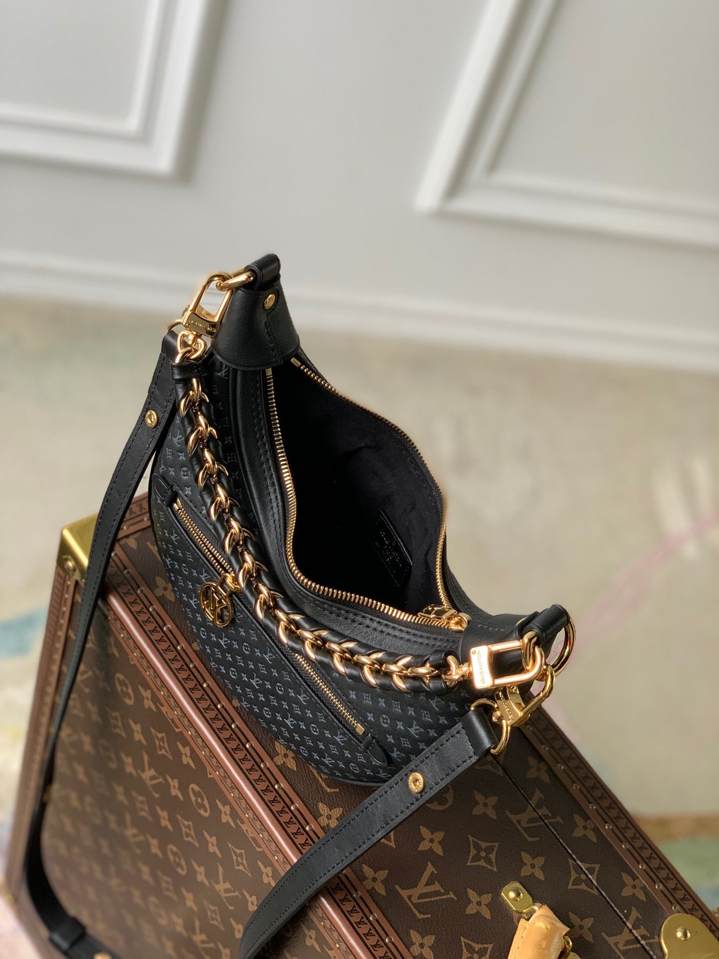 LOU LOOP BAGUETTE BAG