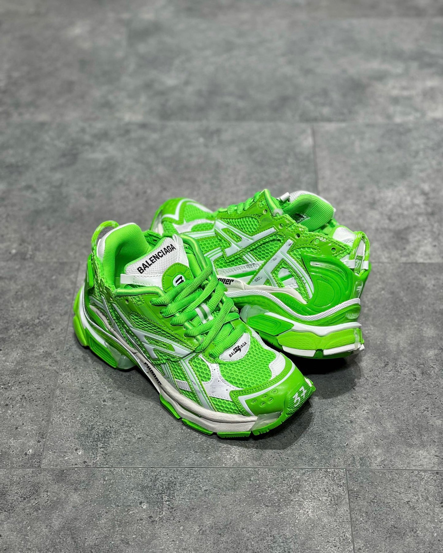 BAL RUNNER TRAINERS