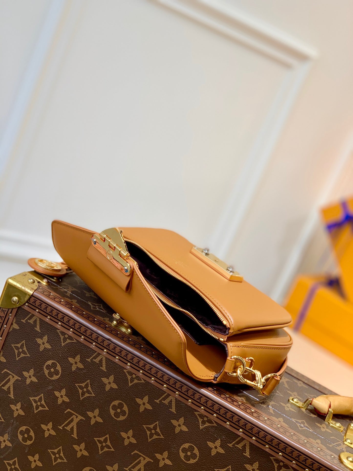 LOU SWING BAG