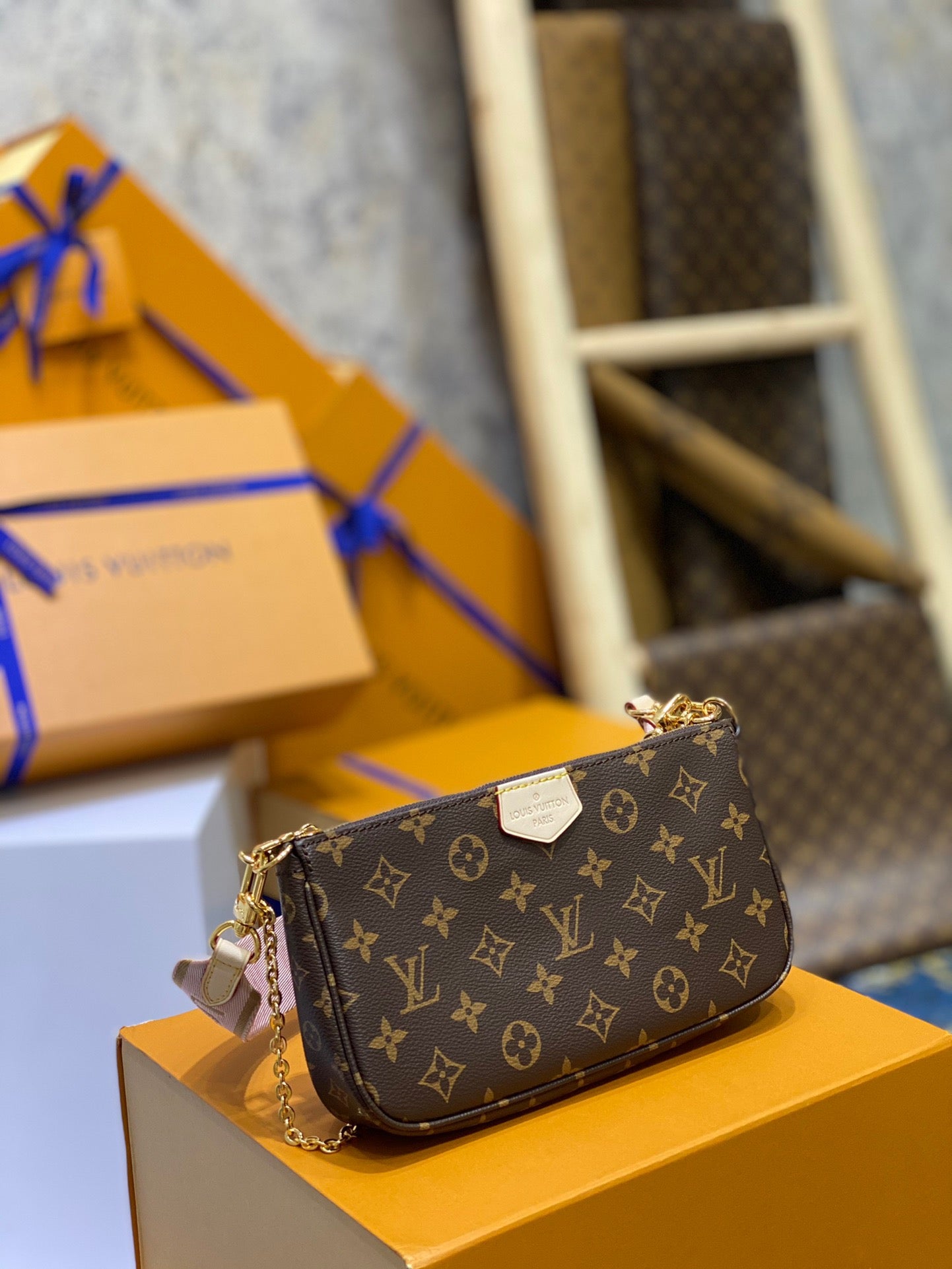 LOU MULTI POCHETTE ACCESSOIRES