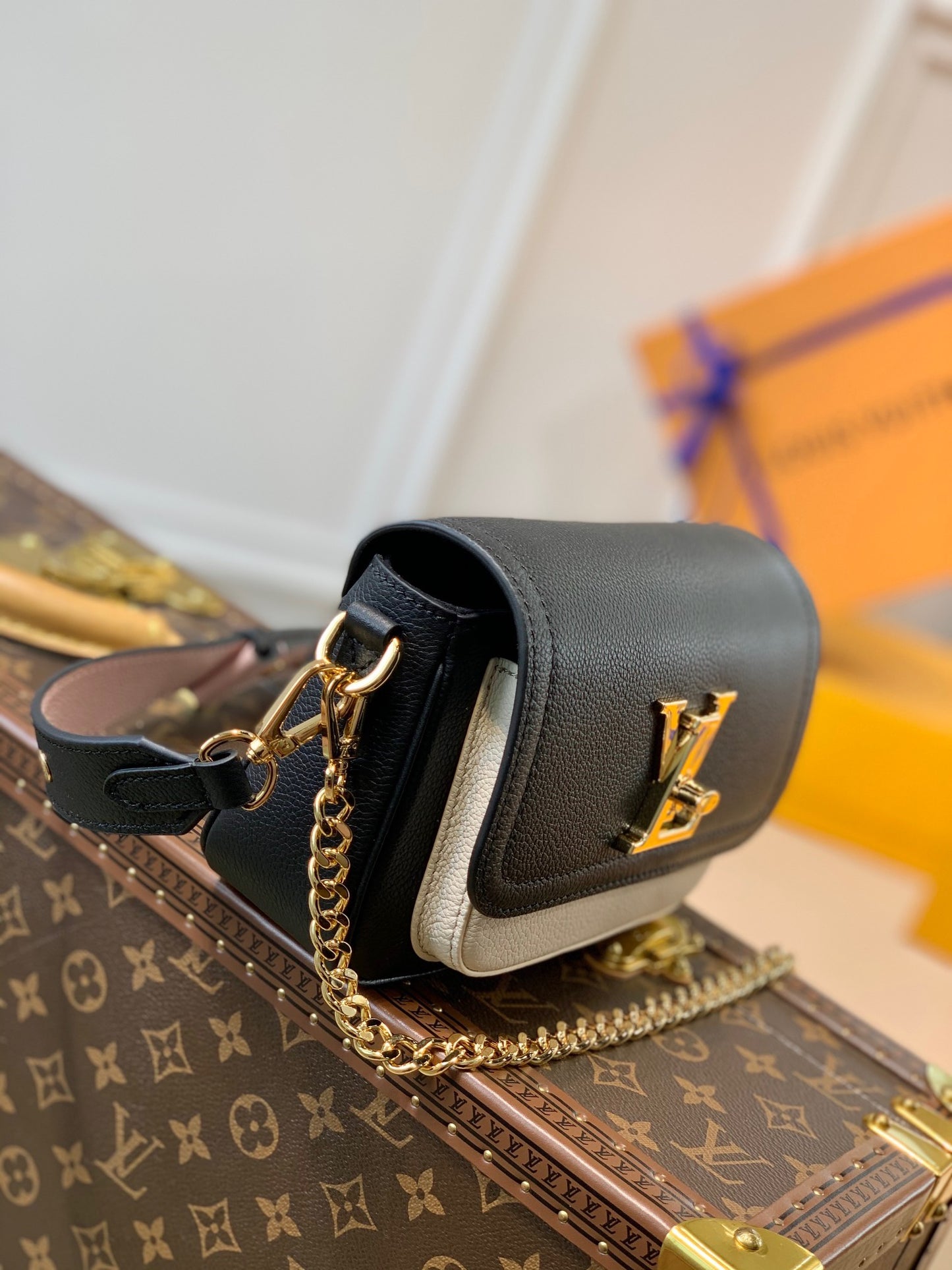 LOU LOCKME TENDER BAG