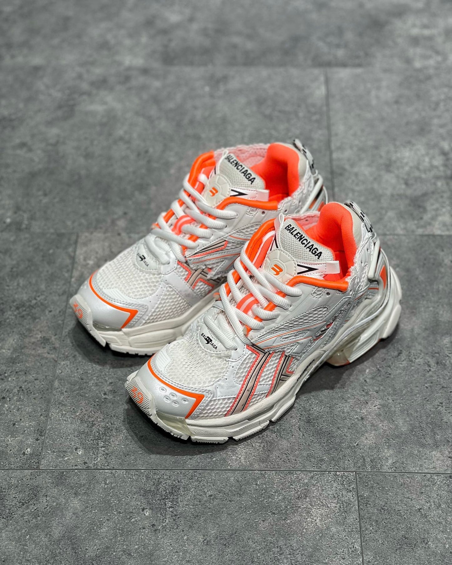 BAL RUNNER TRAINERS
