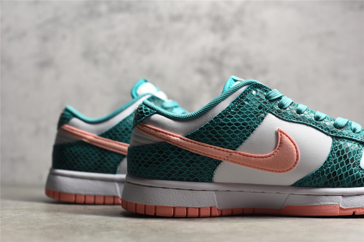 DUNK LOW SNAKESKIN