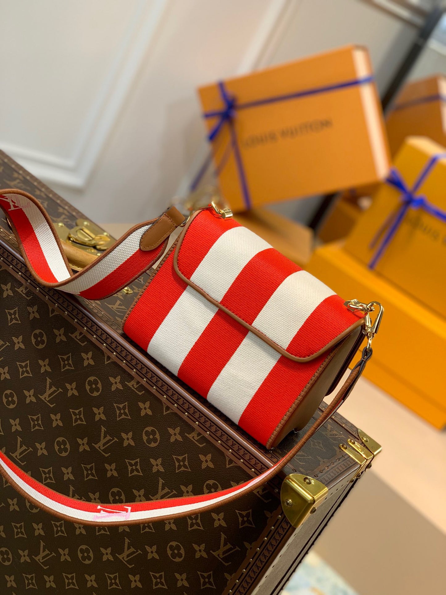 LOU TWIST MM BAG