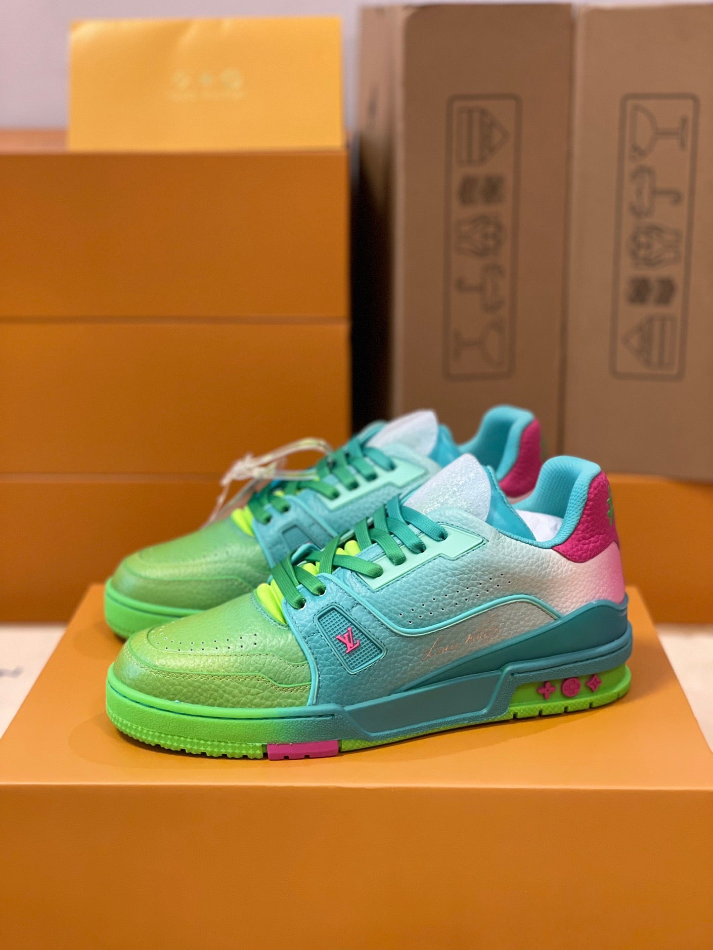 LOU TRAINERS