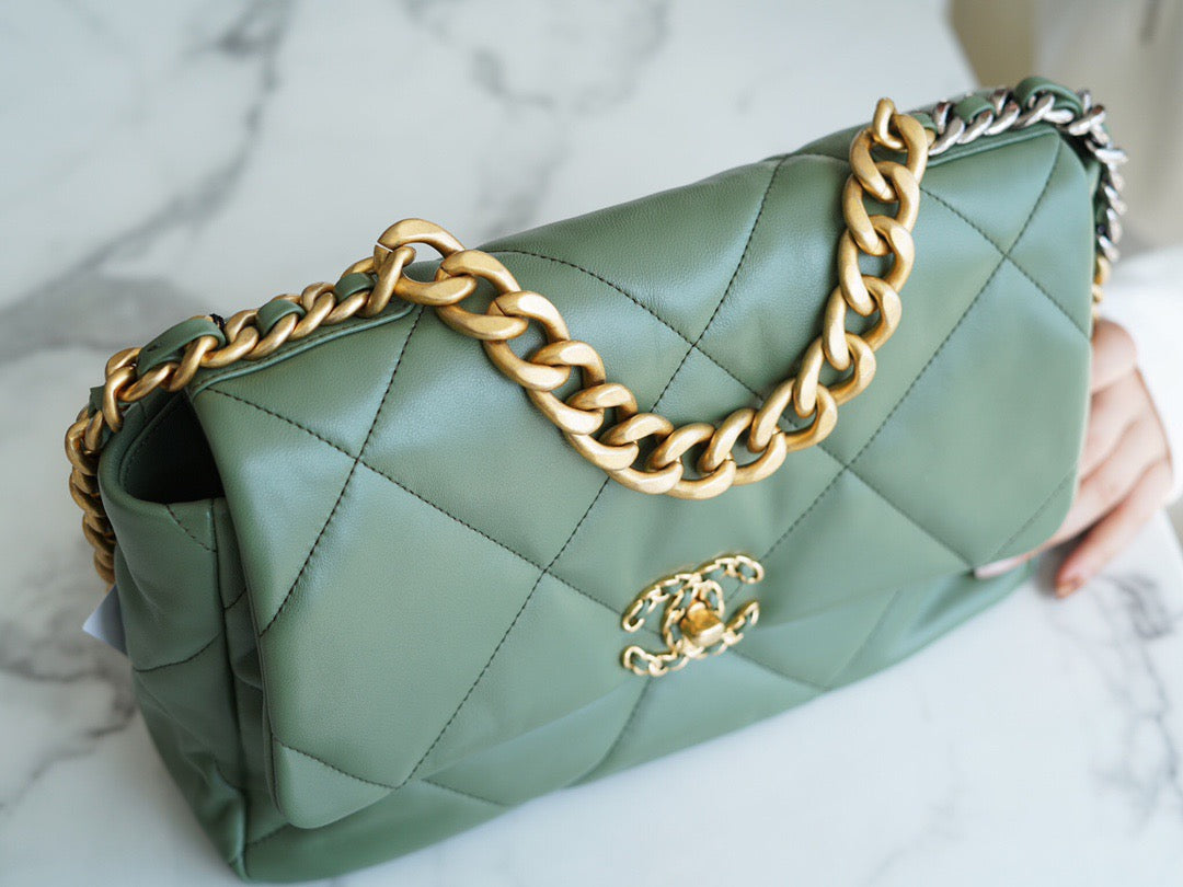 CC 19 LARGE HANDBAG