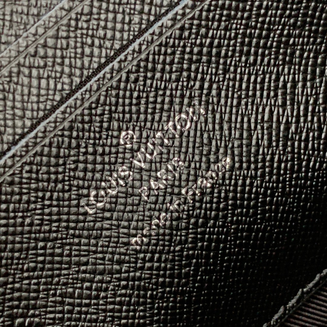 LOU ALPHA WEARABLE WALLET