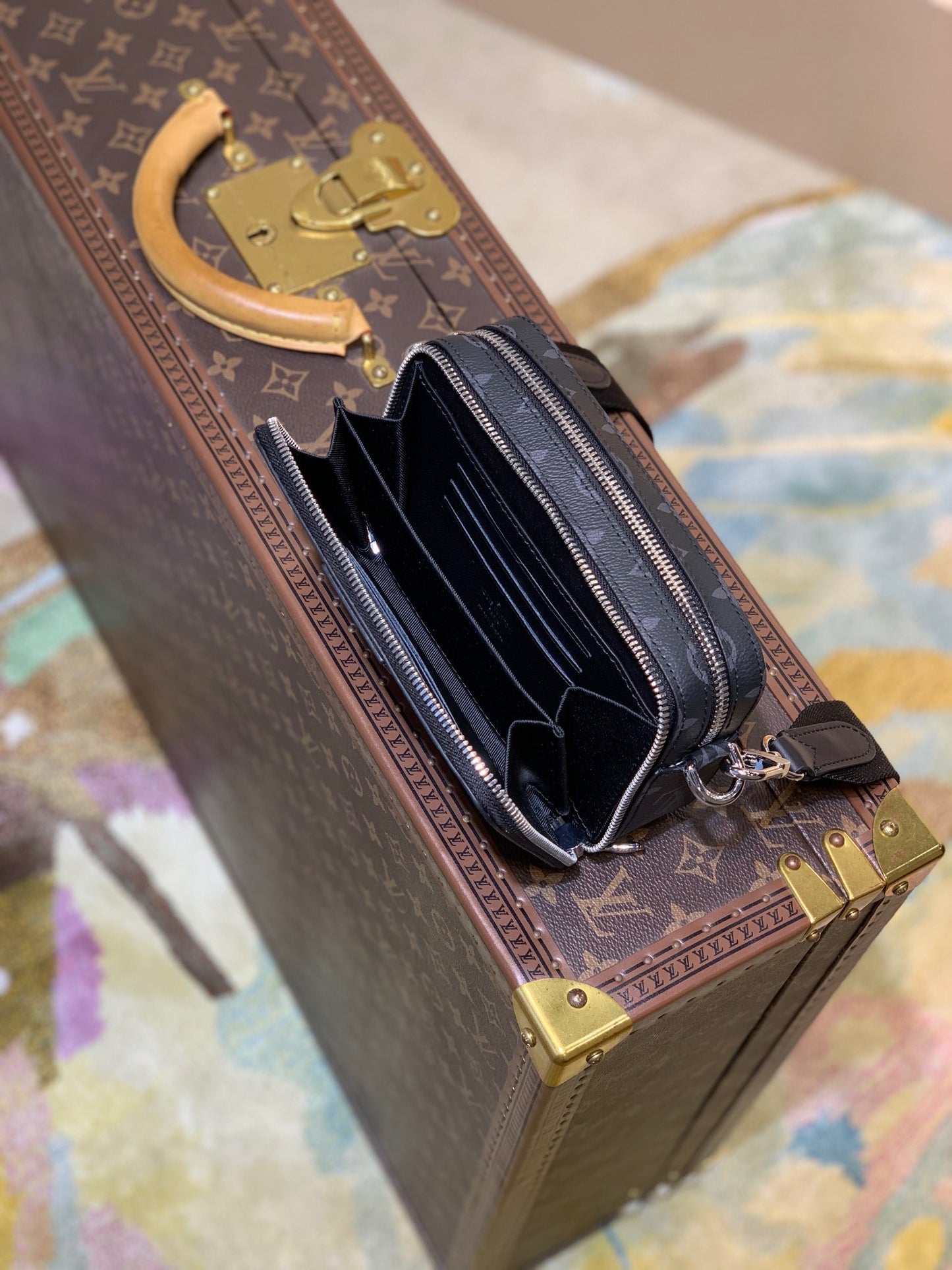 LOU ALPHA WEARABLE WALLET
