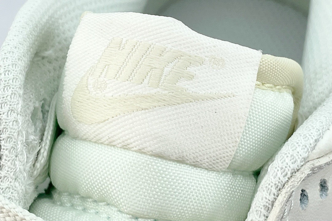 DUNK LOW LIGHT BONE