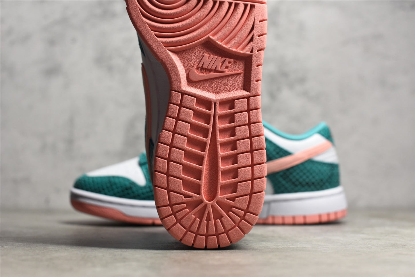 DUNK LOW SNAKESKIN