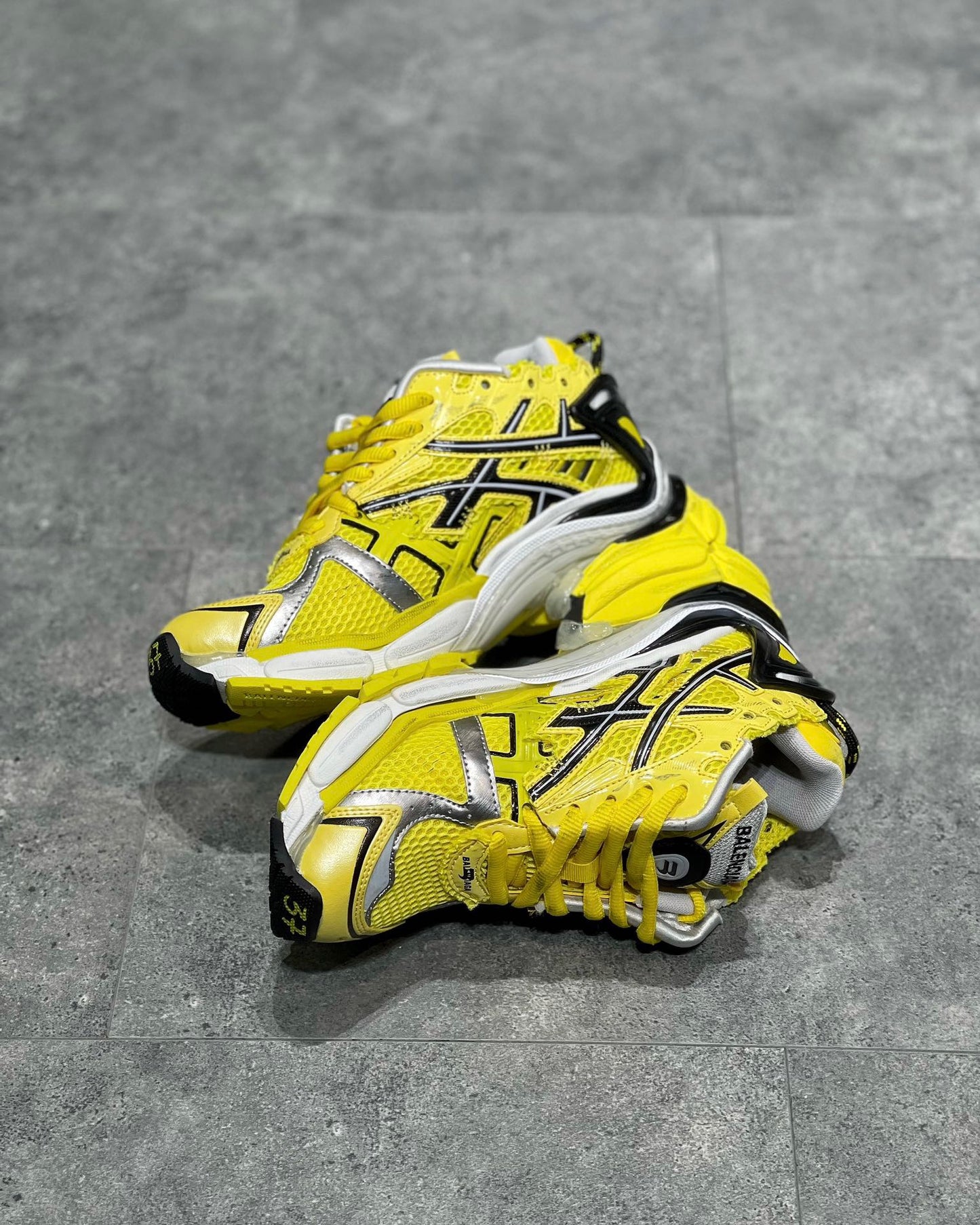 BAL RUNNER TRAINERS
