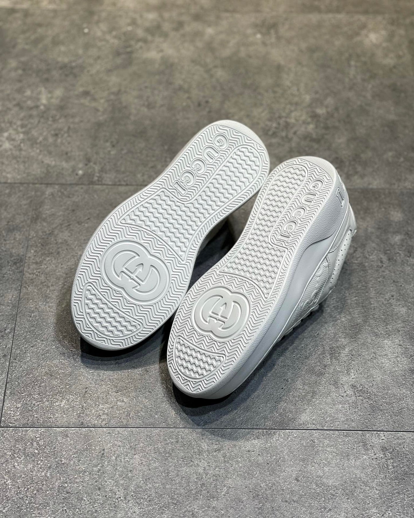GG EMBOSSED SNEAKER