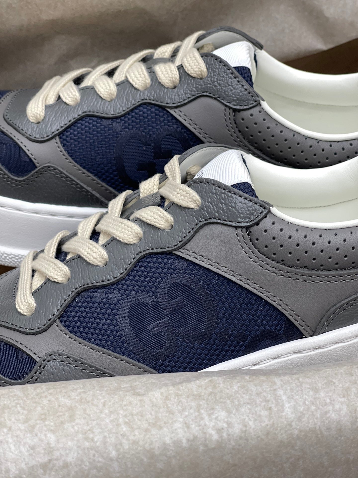GG SUPREME TRAINERS