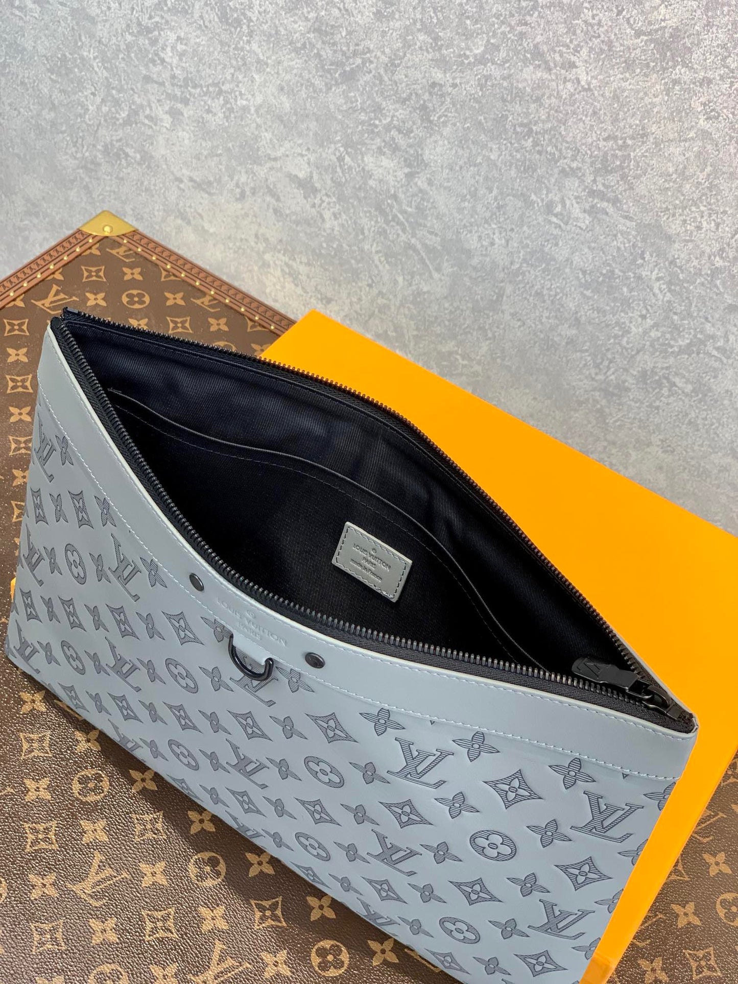 LOU DISCOVERY POCHETTE