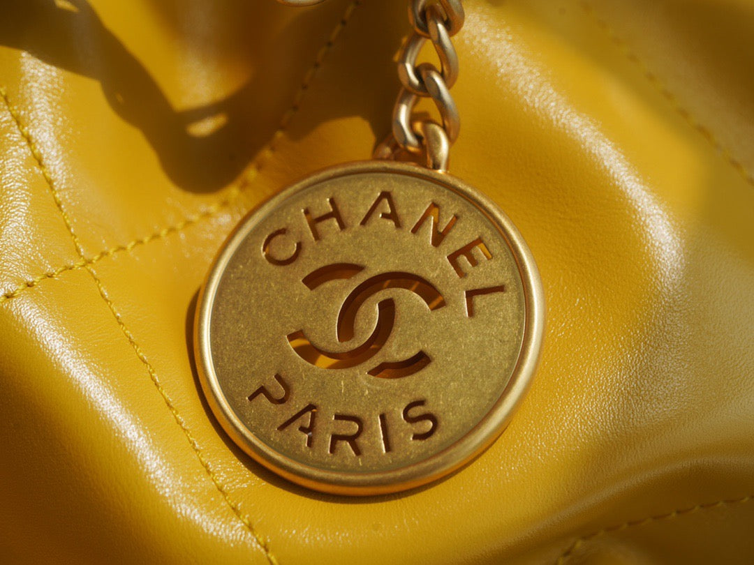 CC 22 SMALL HANDBAG