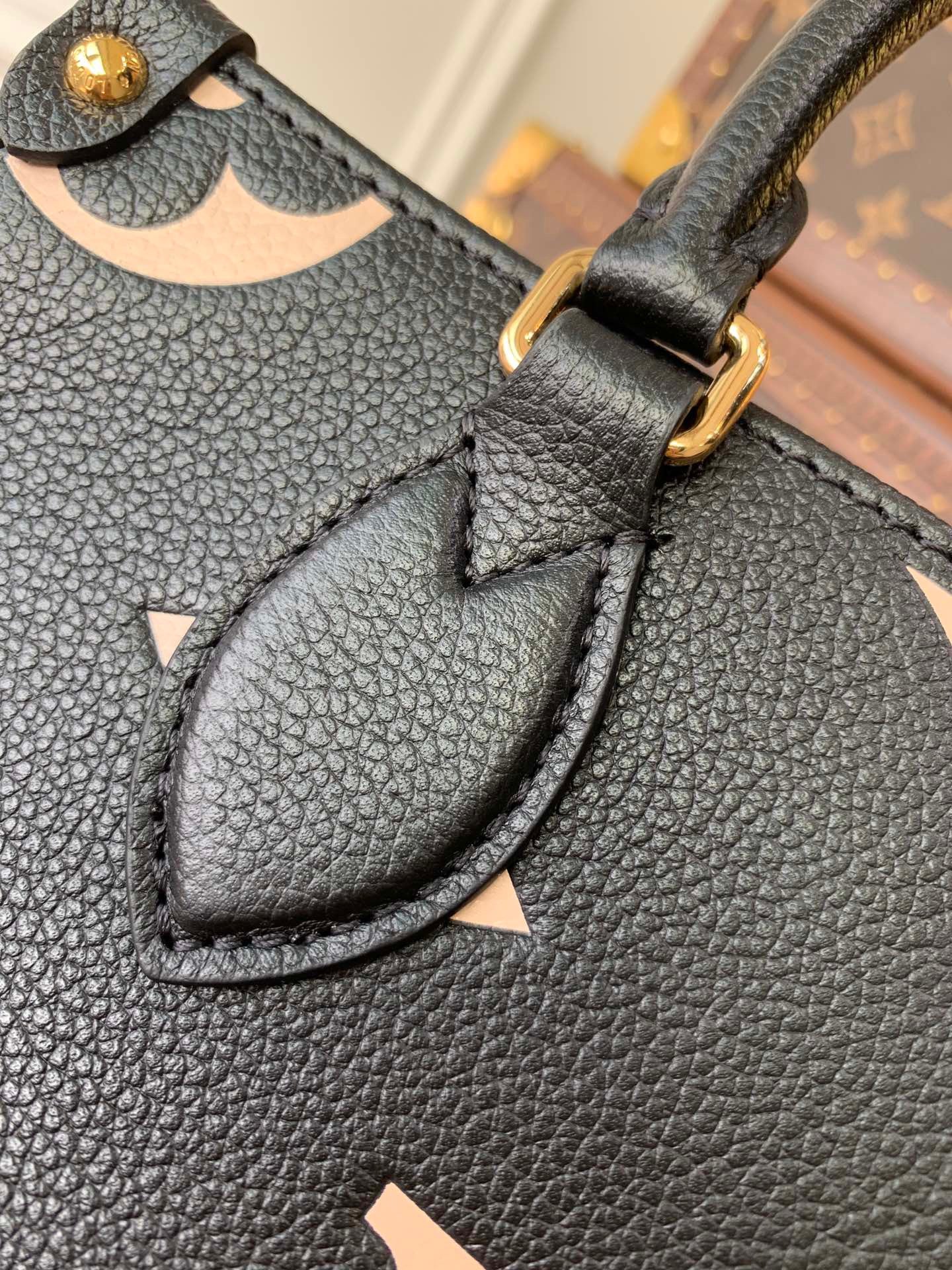 LOU ONTHEGO PM TOTE BAG