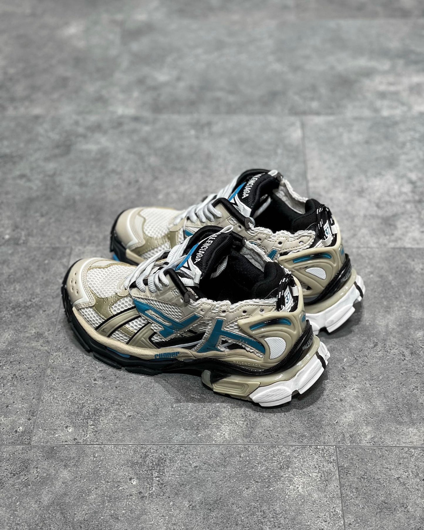 BAL RUNNER TRAINERS