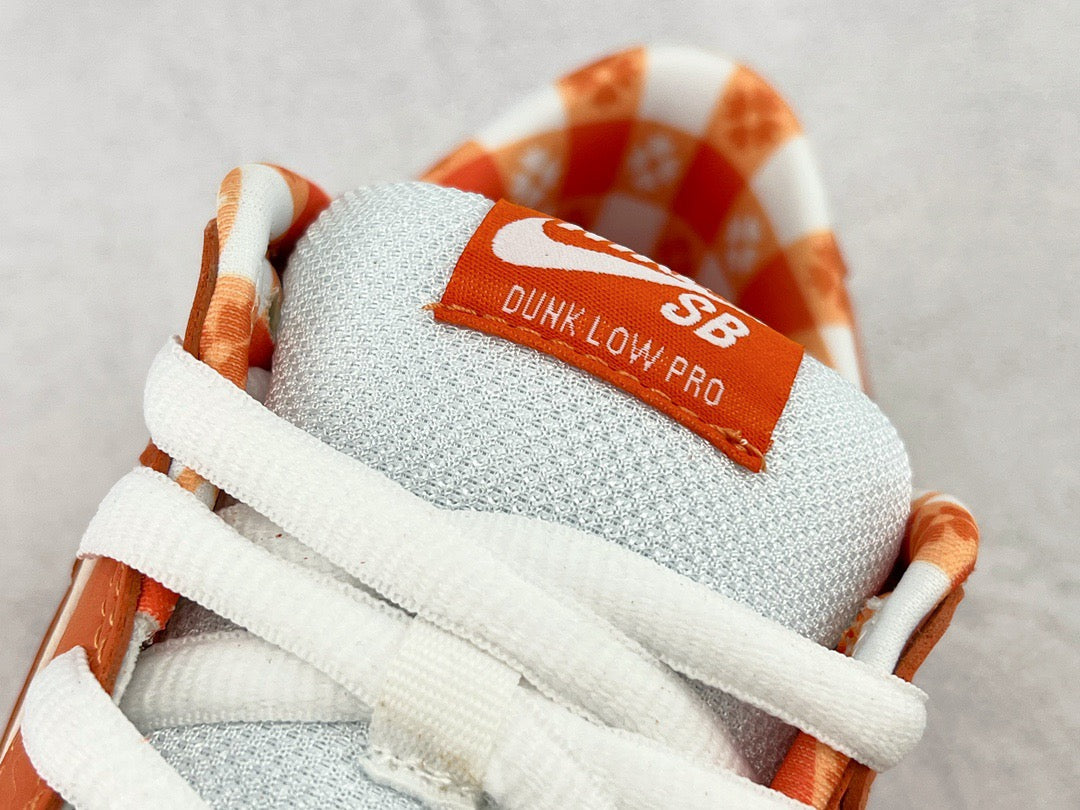 DUNK LOW ORANGE LOBSTER