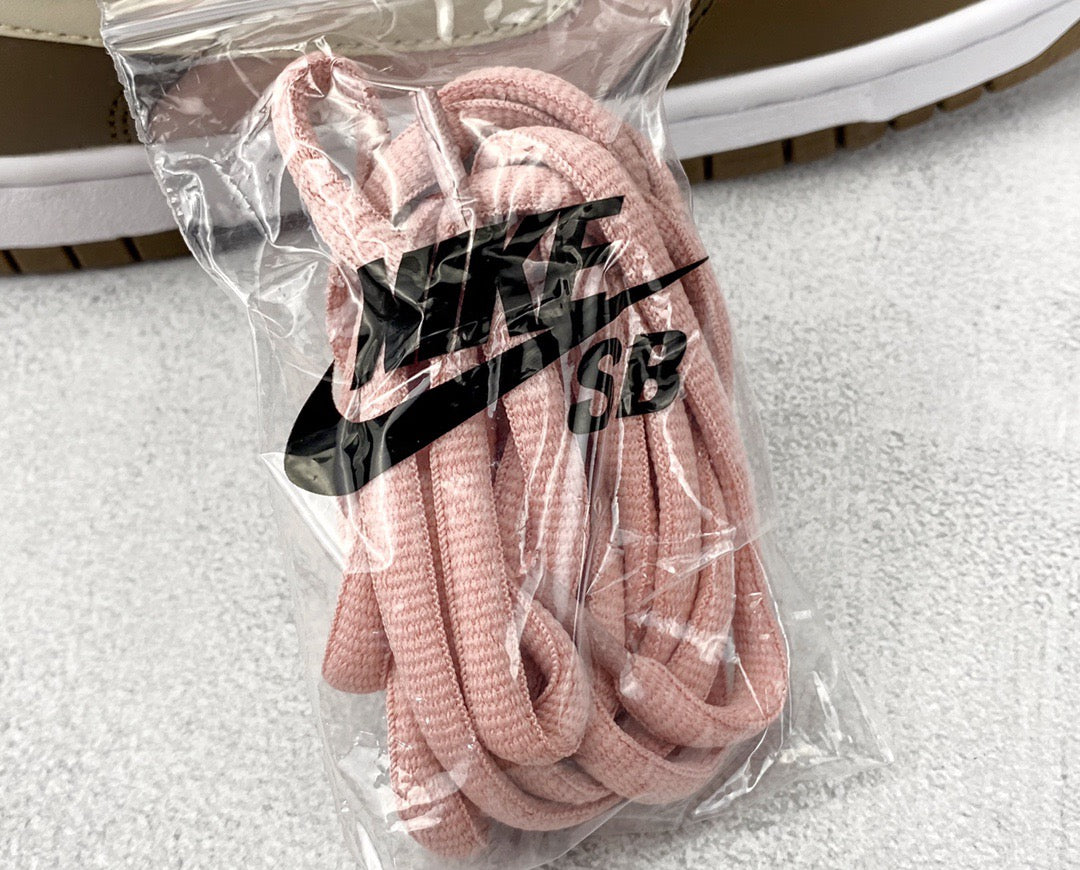 DUNK LOW STUSSY CHERRY